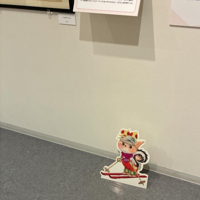 児童まんがの名匠『太田じろうの世界』展

会場には小さな「こりすのぽっこちゃん」もいます。
ぜひ足元を探してみて🐿️！！

#太田じろう#昭和レトロ#レトロ#キャラクター#児童漫画 #児童まんが#イラスト#漫画#北九州市漫画ミュージアム#kawaii#こりすのぽっこちゃん